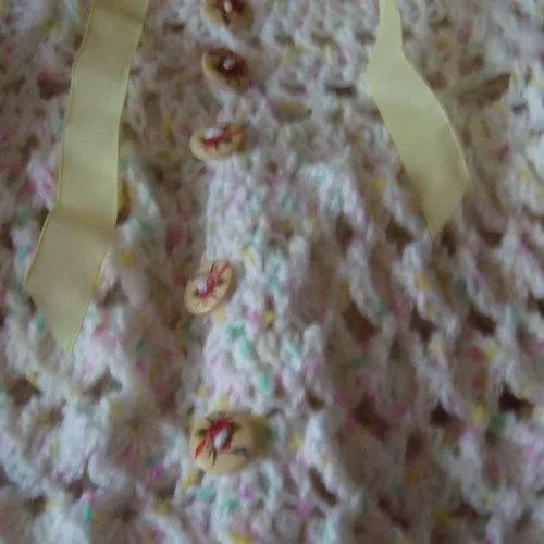 Ensemble bébé ,bonnet , brassiere et chaussons